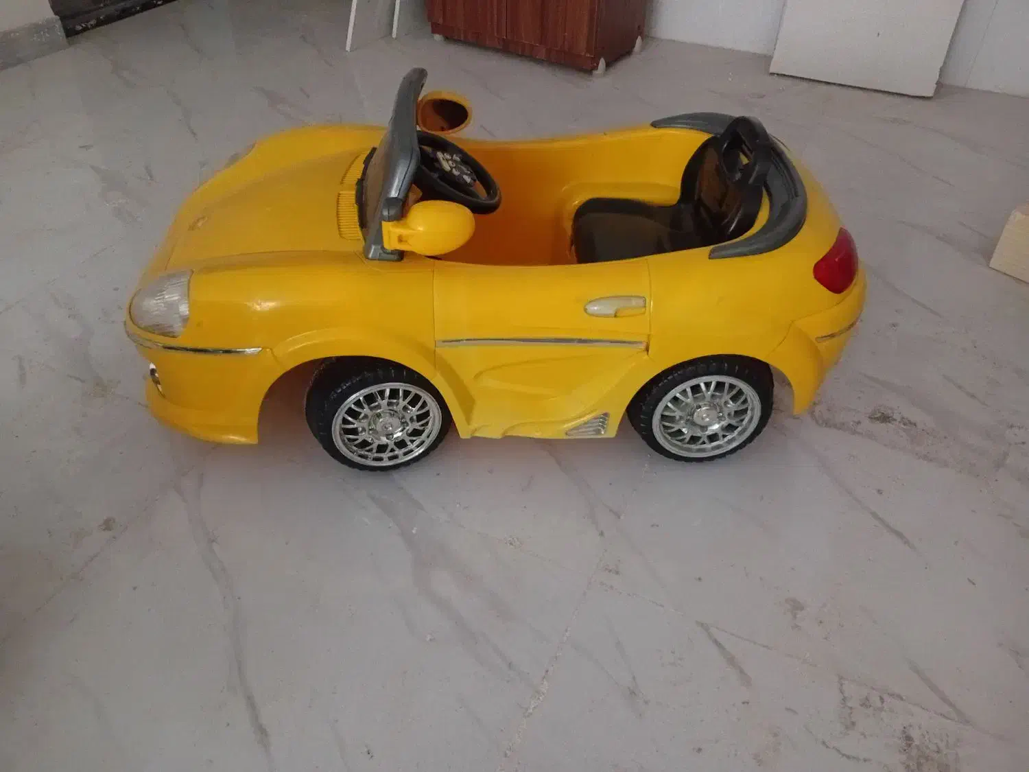 ماشین شارژی|اسباب‌بازی بچه|فومن, |دیوار