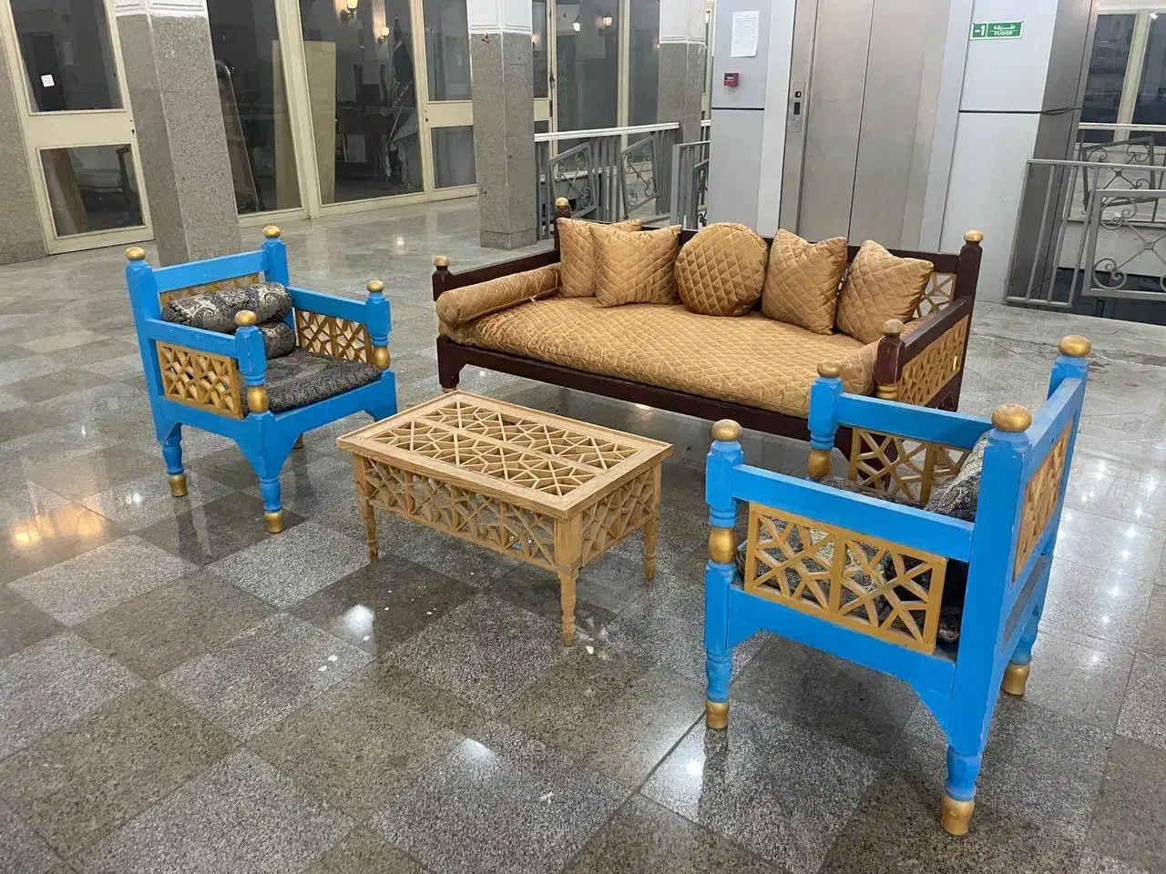 سرویس سنتی ست پنج نفره به همراه میز جلومبلی درحدنو|مبلمان خانگی و میز عسلی|تهران, بهداشت|دیوار