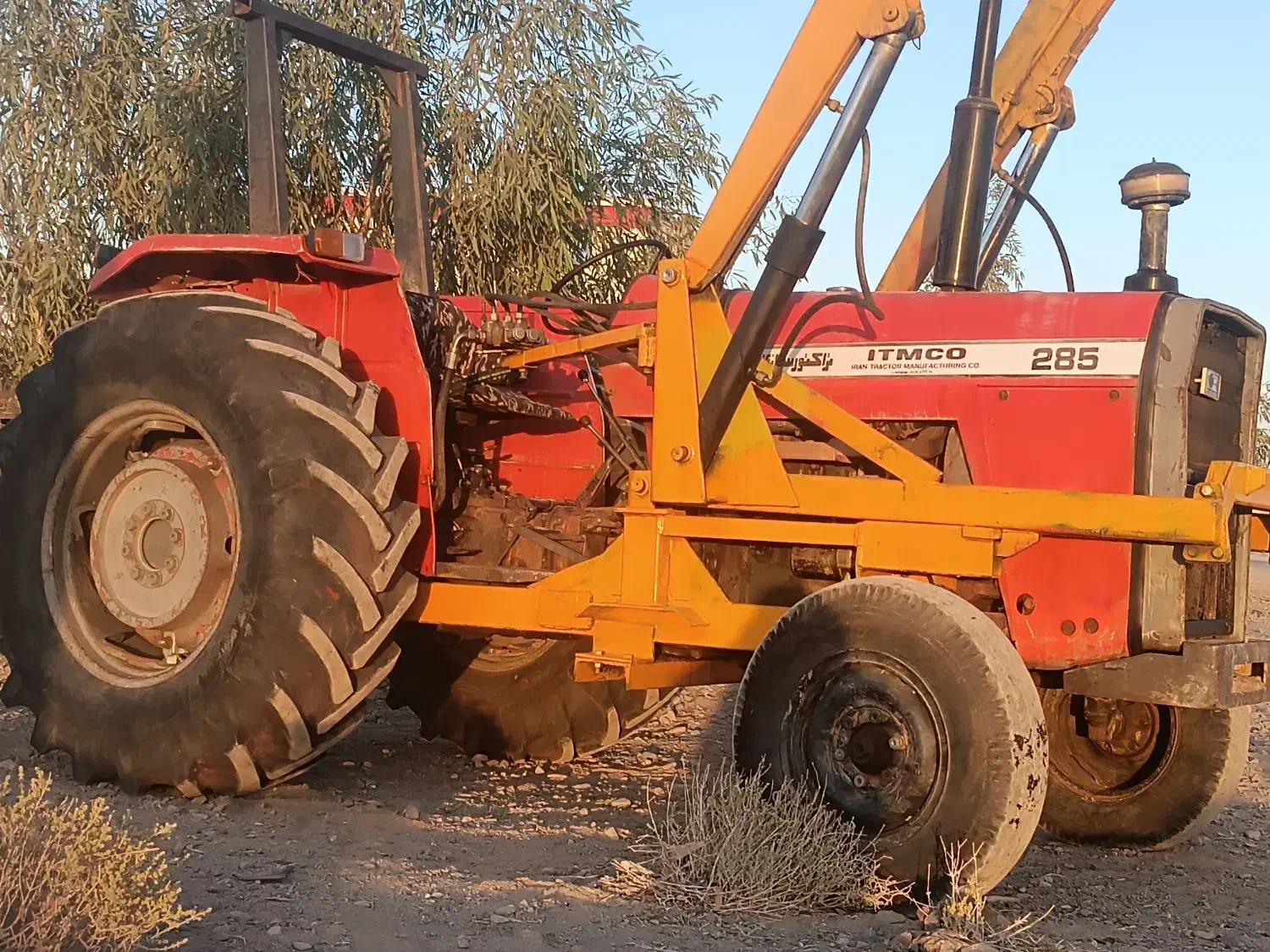 تراکتور ۲۸۵ بیلدار دکل بلند|خودرو سنگین|یزد, |دیوار