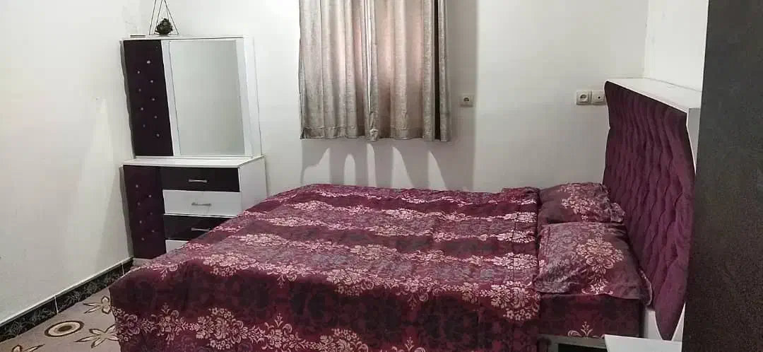 تخت دو نفره همراه با تشک و تخت و کمد بچه|تخت و سرویس خواب|بندر کنگان, |دیوار