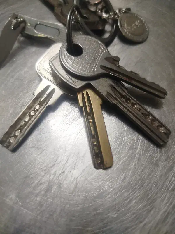 چند عدد کلید پیدا شده|اشیا|بروجرد, |دیوار