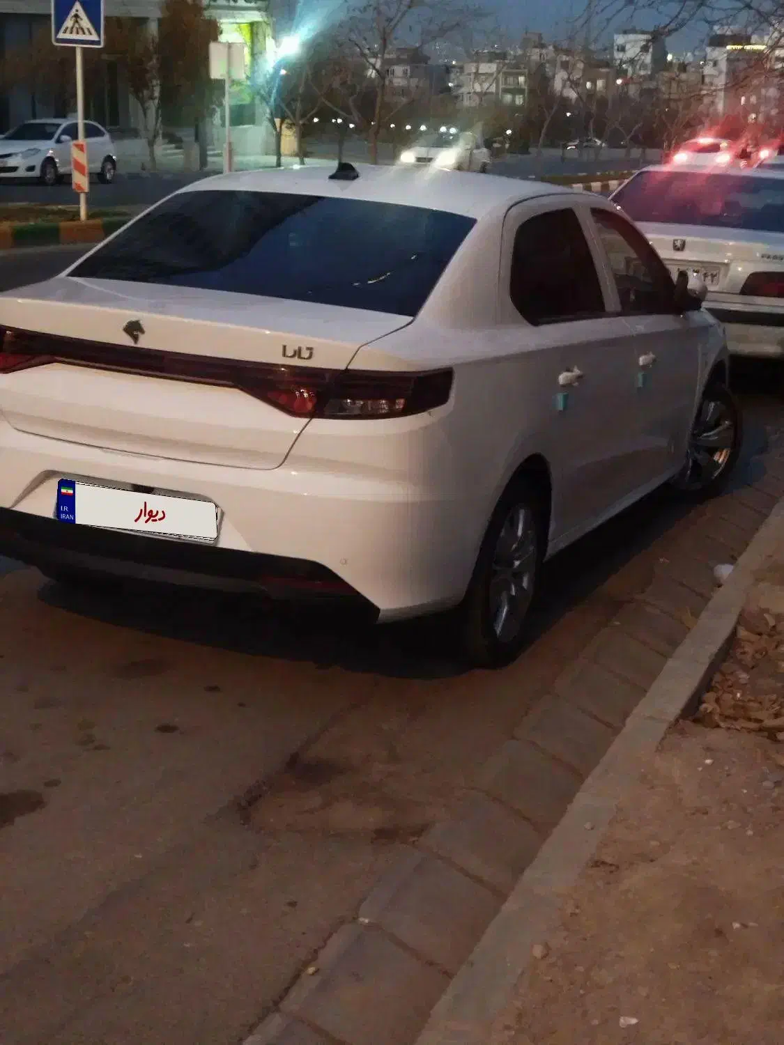 تارا وی4 Elx اتوماتیک آپشنال درحد صفر گارانتی فعال|خودرو سواری و وانت|مشهد, نکاح|دیوار