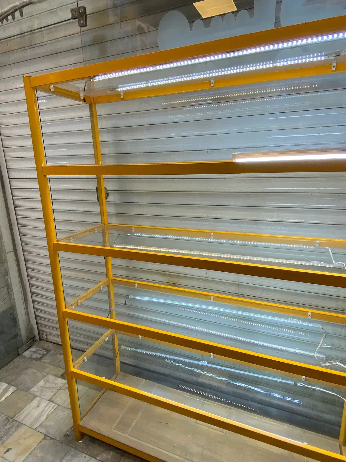 ویترین فلزی بسیار سالم|فروشگاه و مغازه|ری, شهادت|دیوار