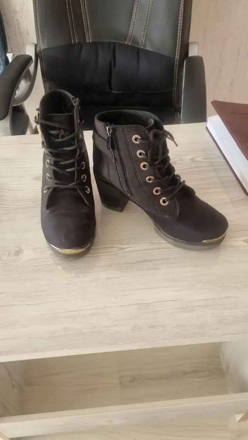 تعدا ی کیف وکفش|کیف، کفش، کمربند|اردبیل, |دیوار