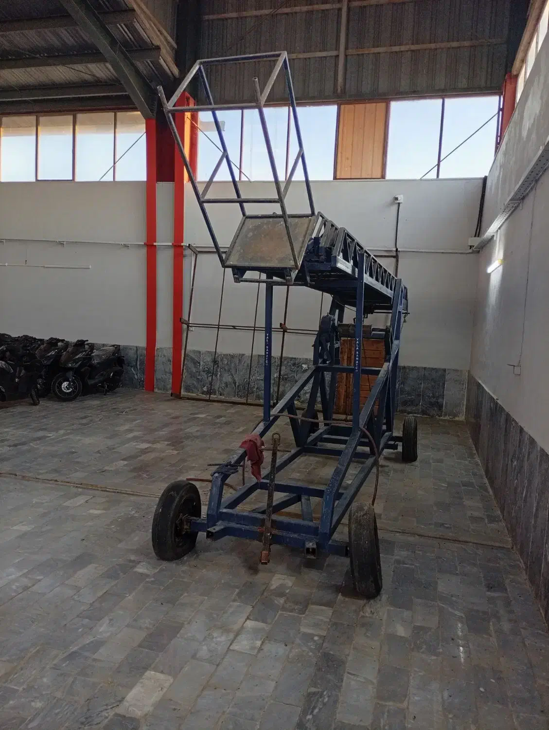 نردبان کشویی والا صنعت|ماشینآلات صنعتی|رامند, |دیوار