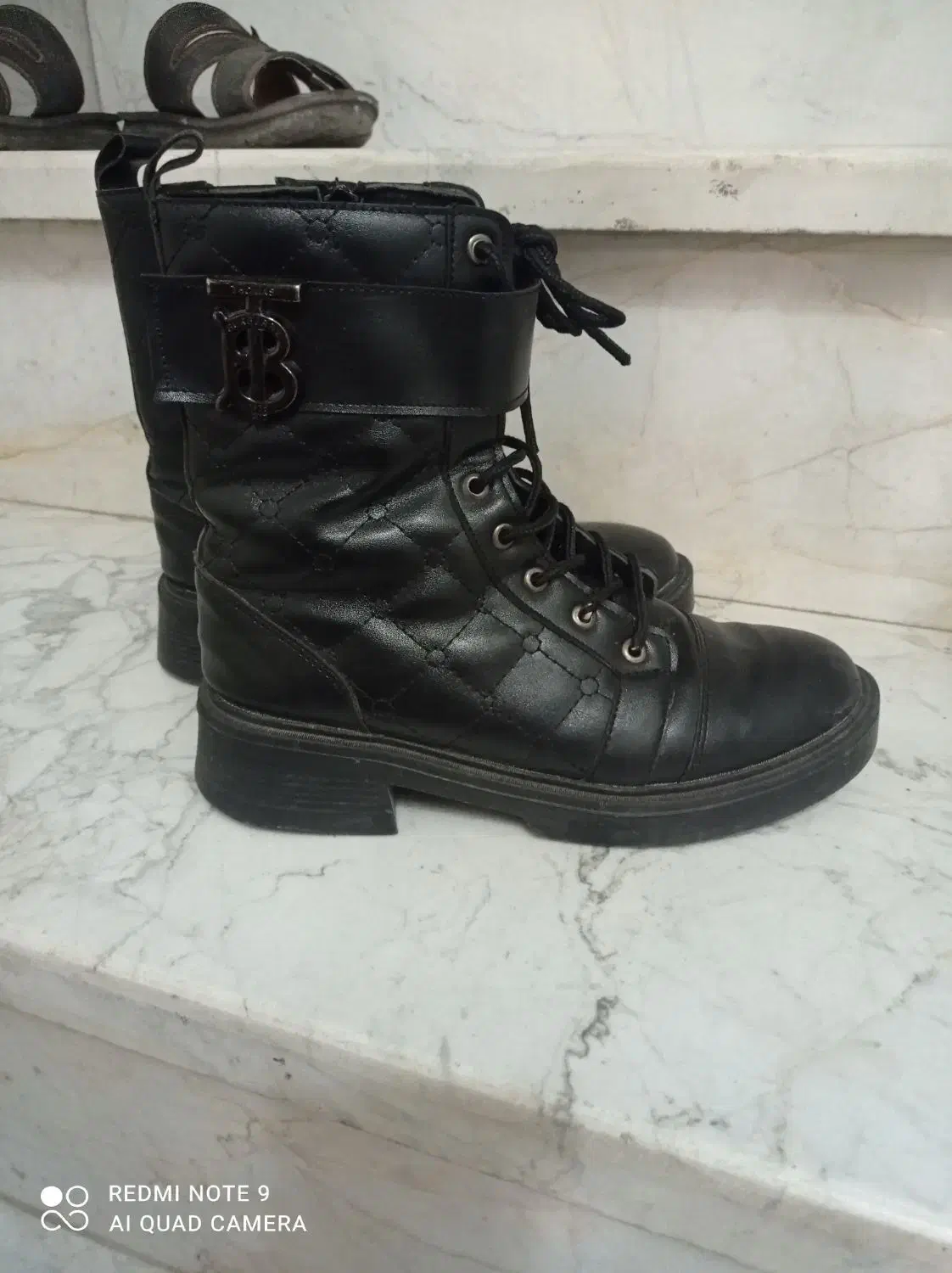 پوتین زنانه|کیف، کفش، کمربند|قدس, شهر‌قدس|دیوار