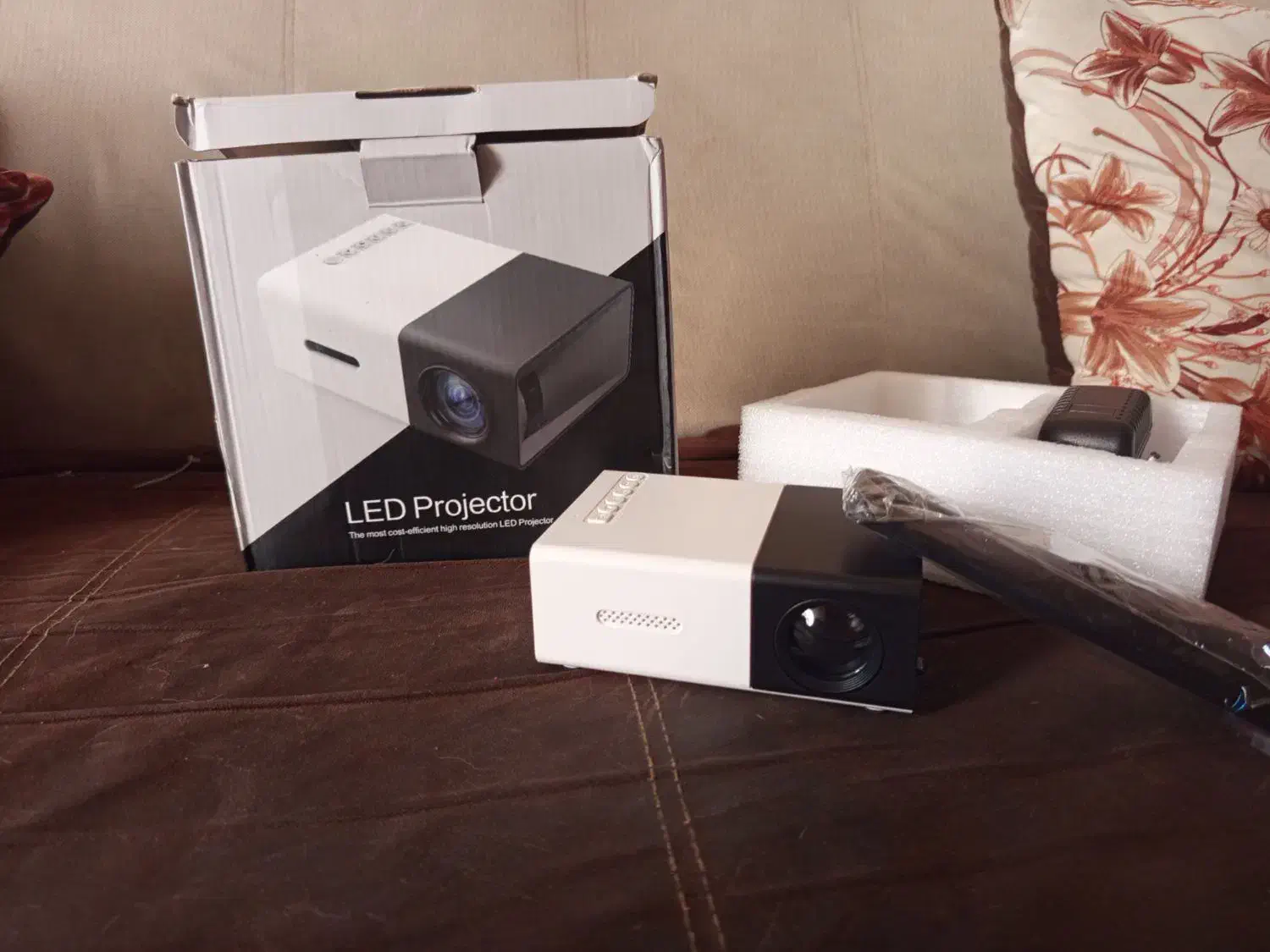 پروژکتور ال ای دی نومیباشد|تلویزیون و پروژکتور|شیراز, اصلاح‌نژاد|دیوار