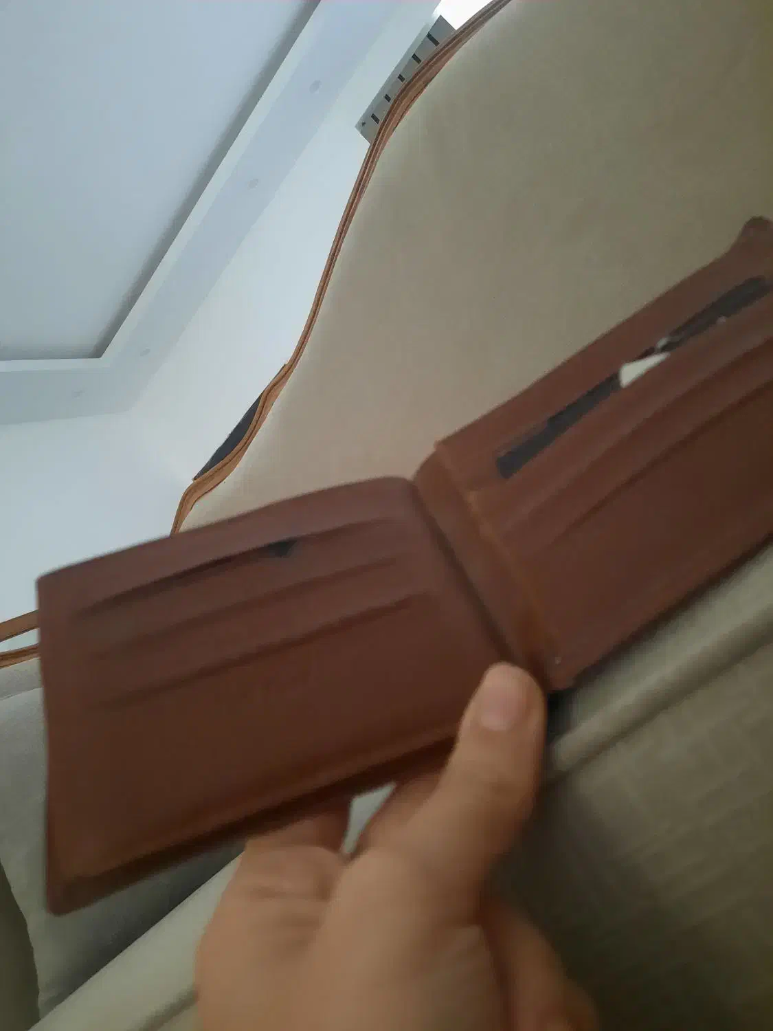 کیف مدارک پیدا شده|اشیا|اراک, |دیوار