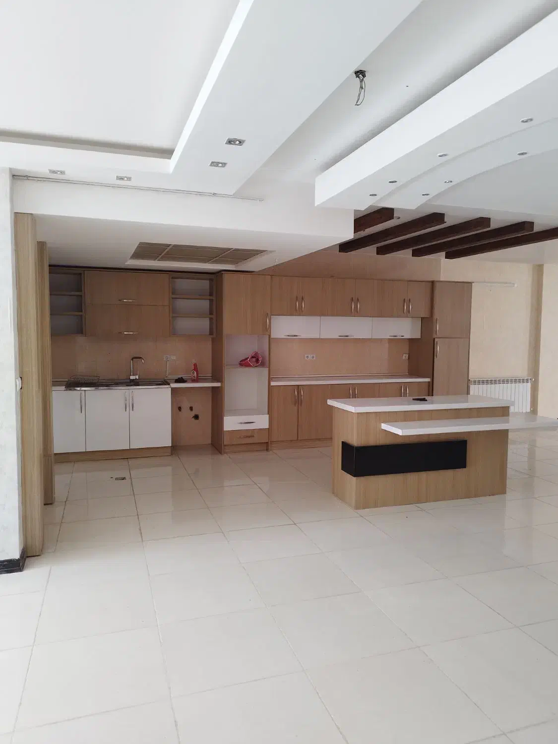 واحد ۲۸۰ متری ۴خوابه|اجارهٔ آپارتمان|قم, باغ کرباسی|دیوار