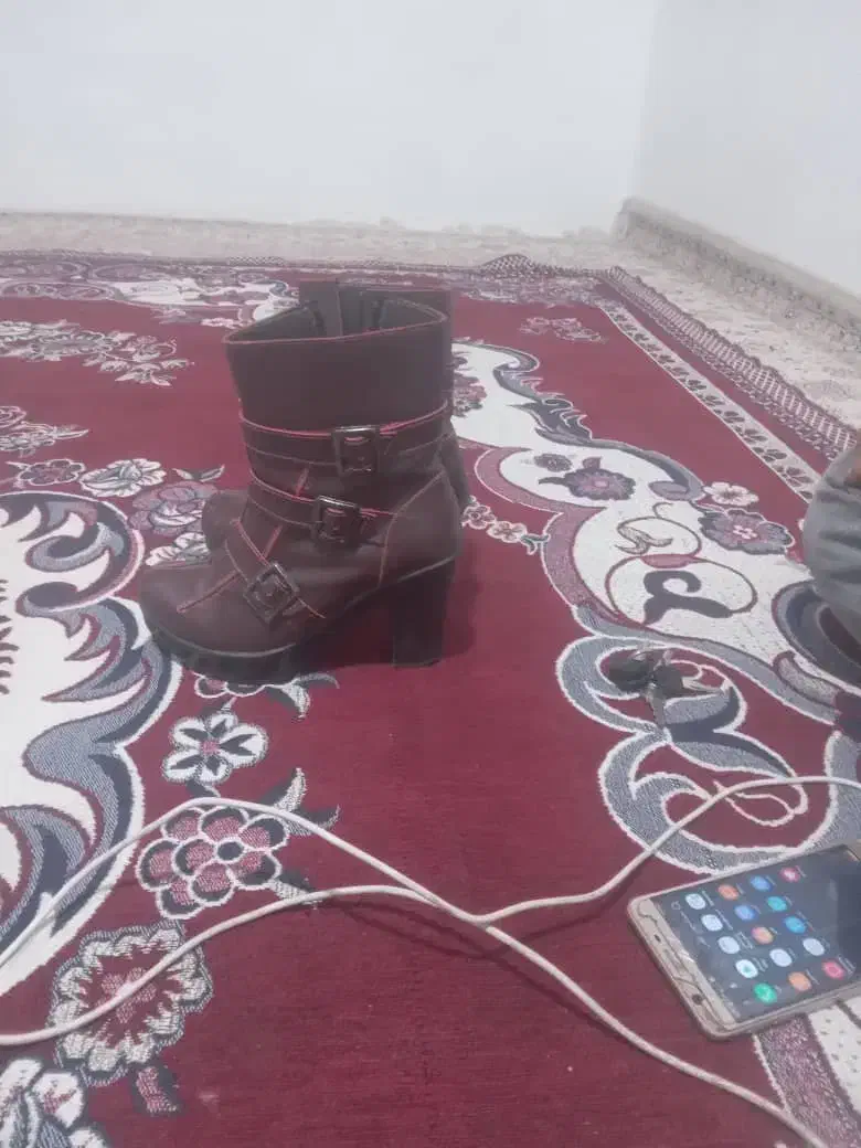 نیم بوت وپالتو|کیف، کفش، کمربند|نهاوند, |دیوار