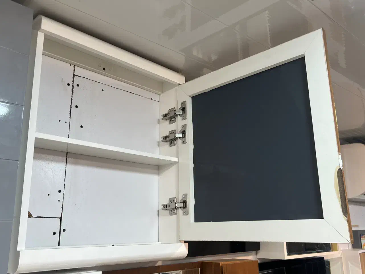 آینه باکس مخفی PVC طرح چوب|لوازم سرویس بهداشتی|رشت, رودباری|دیوار