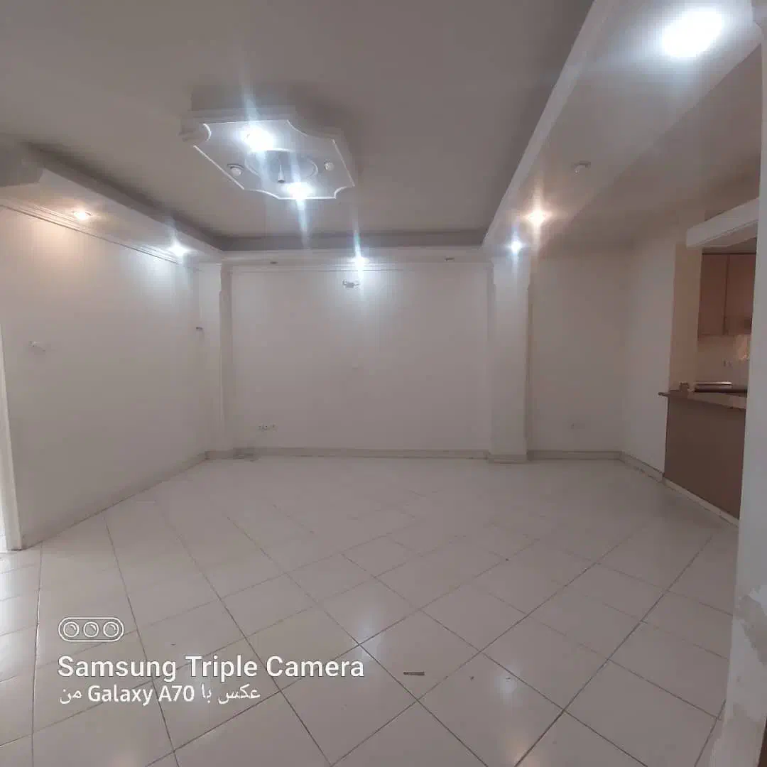 یک واحد آپارتمان تک واحدی در طبقه ۳