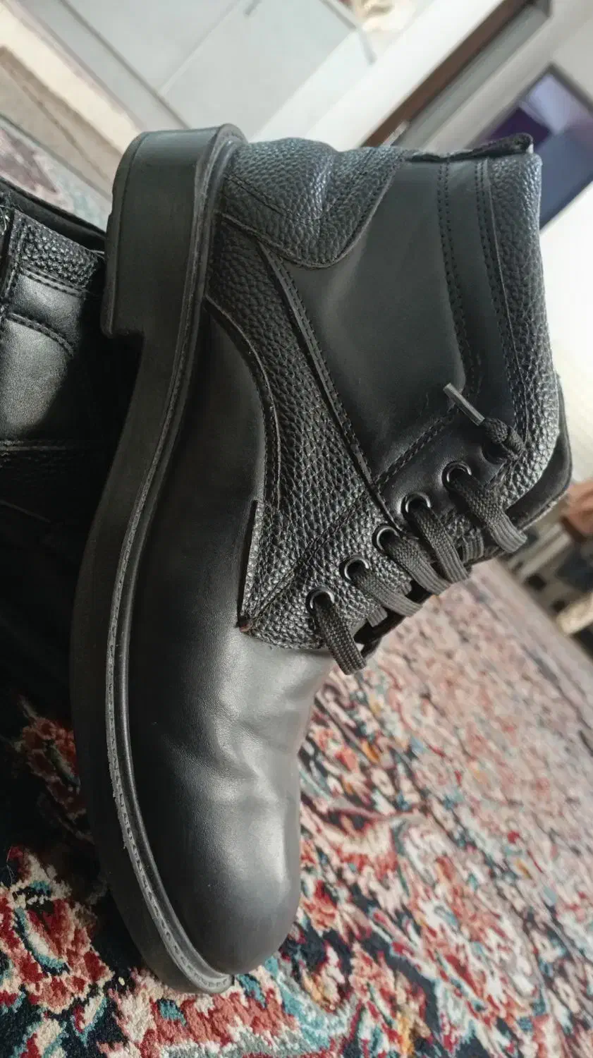 کفش نیم پوت|کیف، کفش، کمربند|پرند, فاز ۵|دیوار