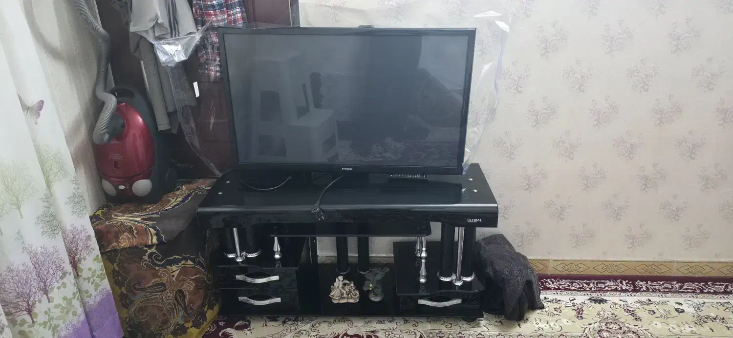 فروش تلویزیون با میز|تلویزیون و پروژکتور|آشخانه, |دیوار