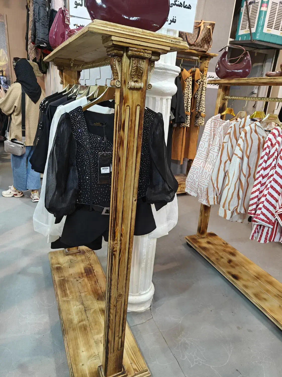 فروش کلیه لوازم و پوشاک مزون لباس شرایط توافقی|لباس|شهرکرد, |دیوار