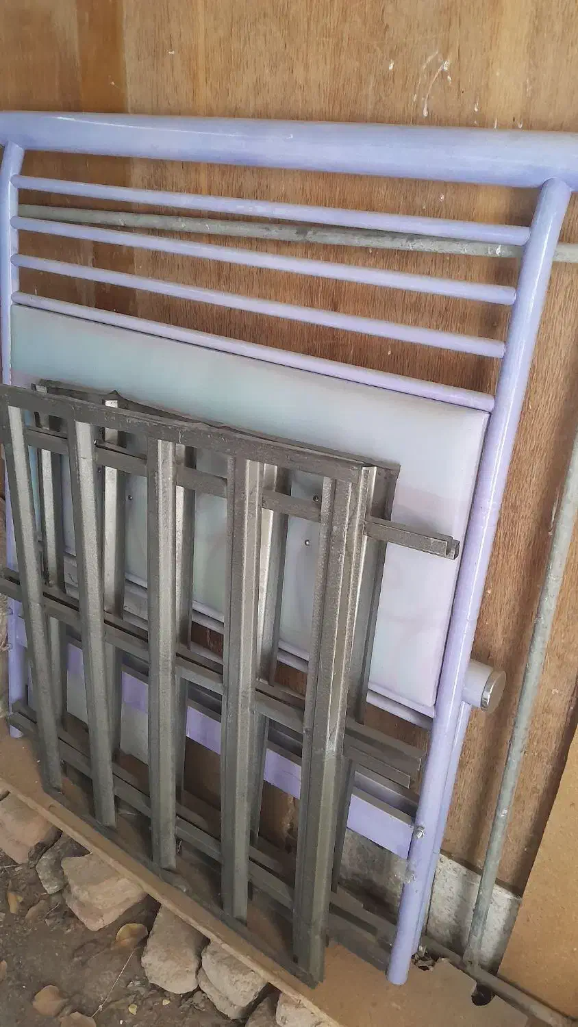 تخت خواب تک نفره فلزی بزرگ|تخت و سرویس خواب|نیر (اردبیل), |دیوار