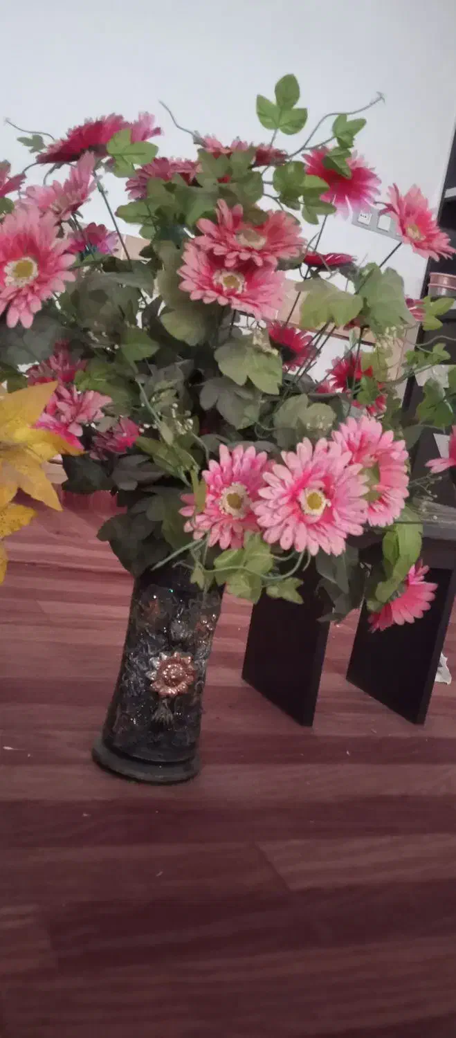 گل مصنوعی|گل مصنوعی|پیر بکران, |دیوار