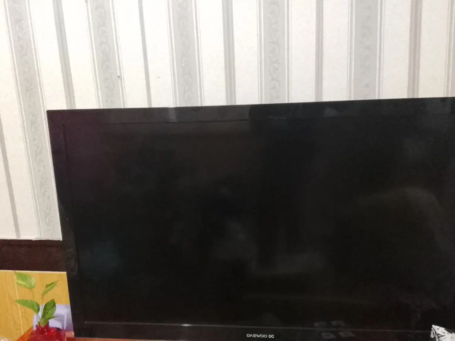 تلویزیون دوو|تلویزیون و پروژکتور|شاهین دژ, |دیوار