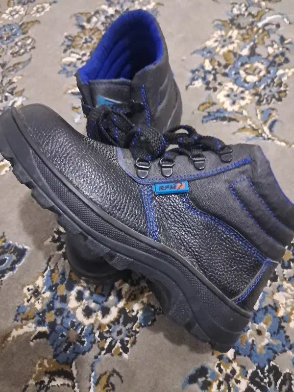 کفش کار ایمنی|کیف، کفش، کمربند|مریوان, |دیوار