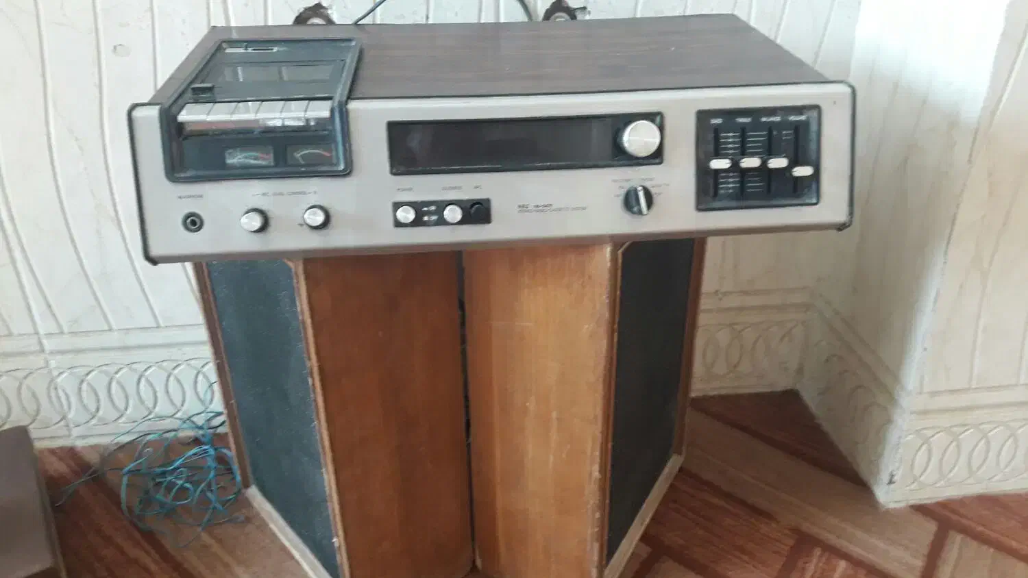 استریو قدیمی با دو باند|کلکسیون اشیاء عتیقه|اصفهان, گورت|دیوار