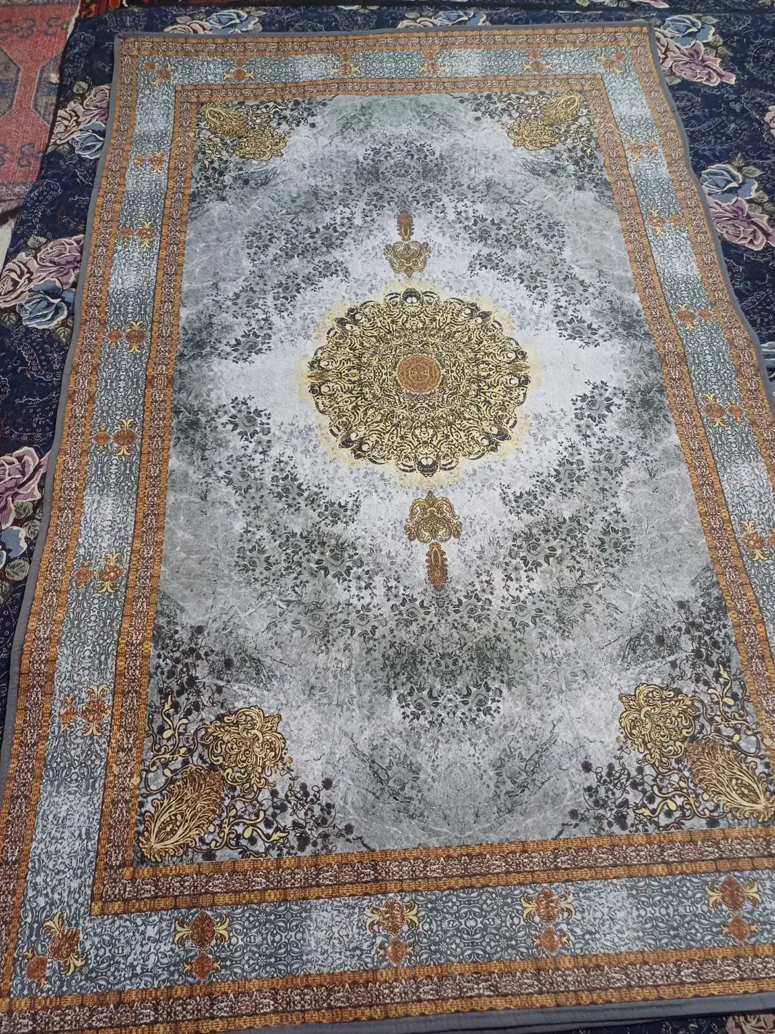 قالیچه پشت نمدی در رنگهای مختلف وخوش رنگ ورنگار|گلیم، جاجیم، گبه|تبریز, |دیوار