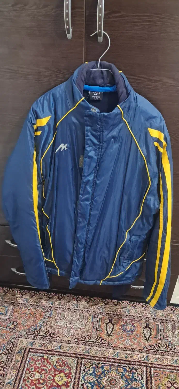 کاپشن|لباس|شاهین‌شهر, فردوسی|دیوار