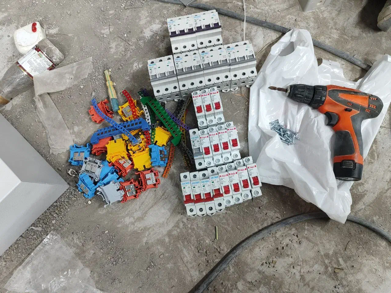 برقکار|خدمات پیشه و مهارت|نیشابور, دارایی|دیوار