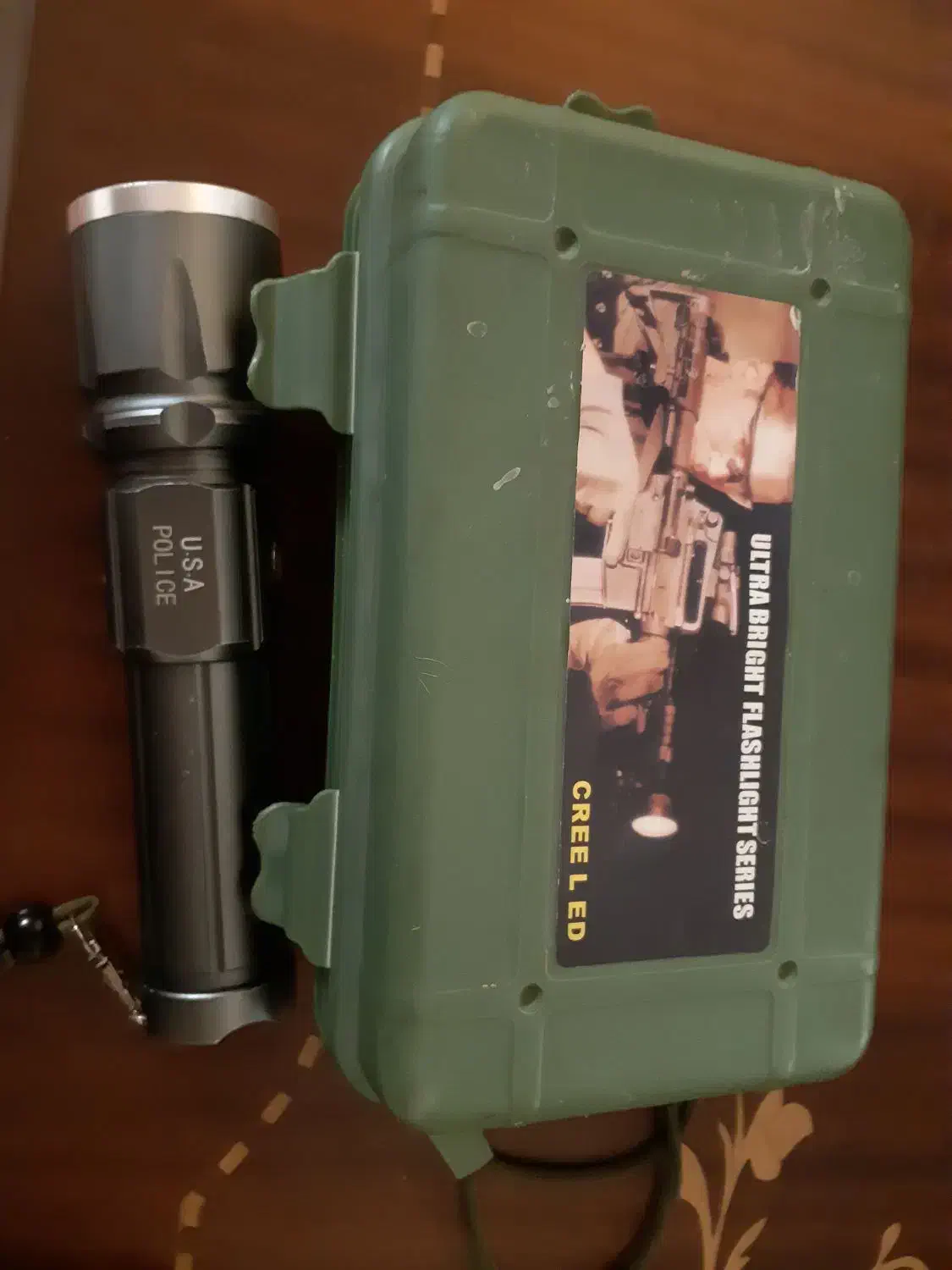 چراغ قوه پلیسی|کوهنوردی و کمپینگ|اهر, |دیوار