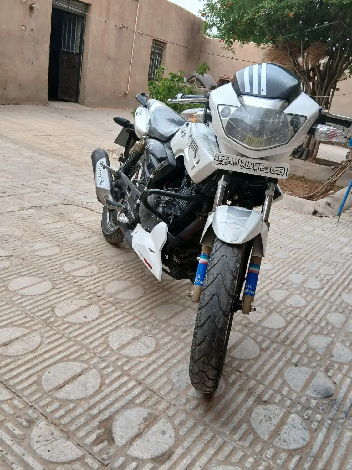 اپاچی 180|موتورسیکلت|قائن, |دیوار