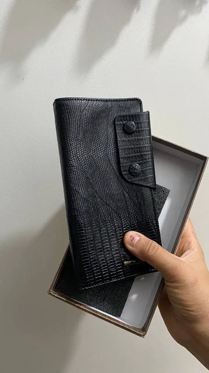 کیف پول|کیف، کفش، کمربند|پل سفید, |دیوار