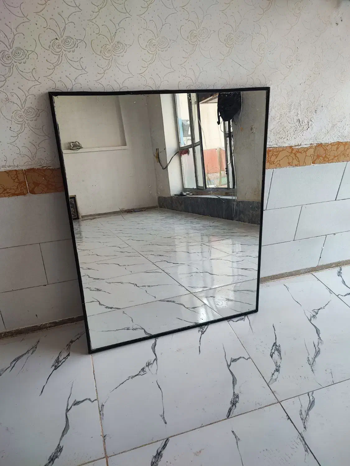 آینه|آینه|مرودشت, تخت جمشید|دیوار