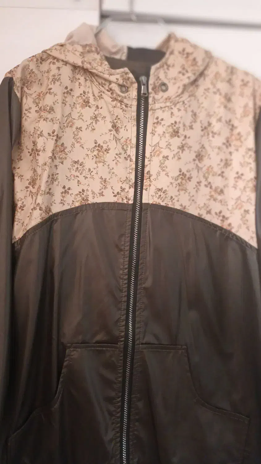 پالتو های فری سایزنو استفاده اصلا نشده مناسب کادو|لباس|پیشوا, |دیوار