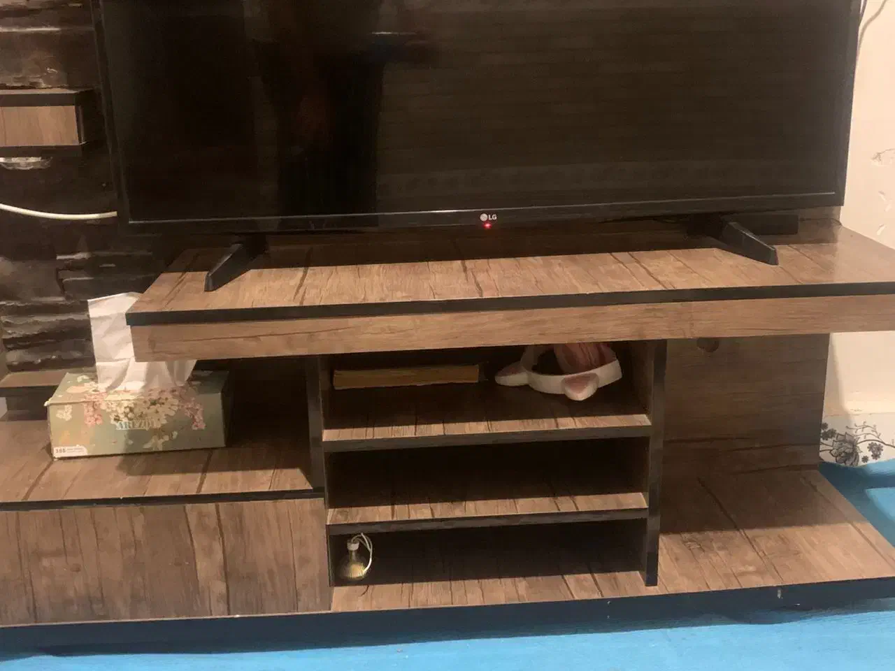 دو عدد میز تلویزیون کاملا نو|میز تلویزیون|یاسوج, |دیوار