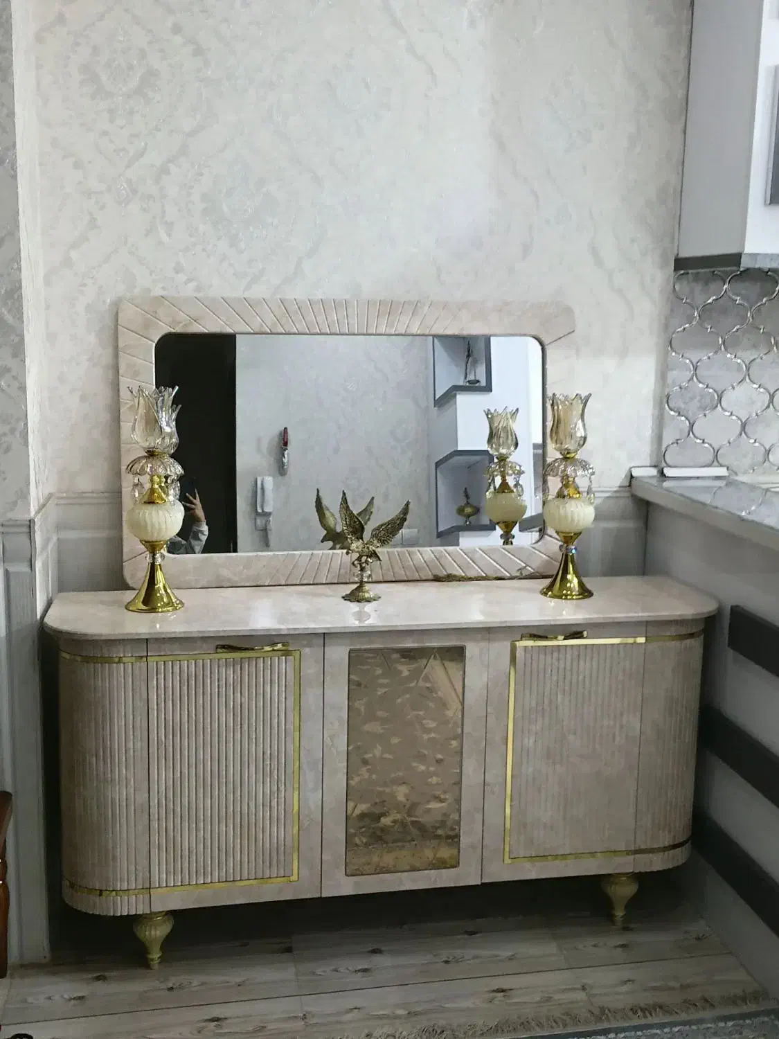 میز تلویزیون و میز کنسول با آینه|بوفه، ویترین، کنسول|رباط‌کریم, نصیرشهر|دیوار