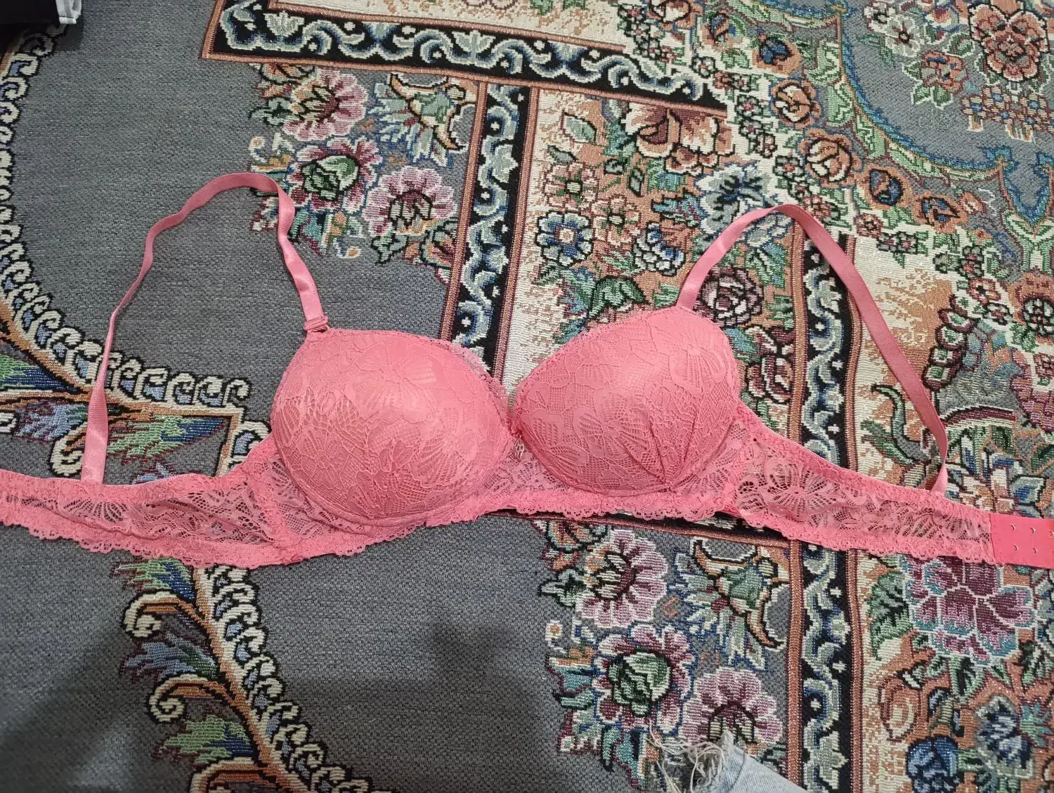 سوتین|لباس|کرج, حصارک پایین|دیوار