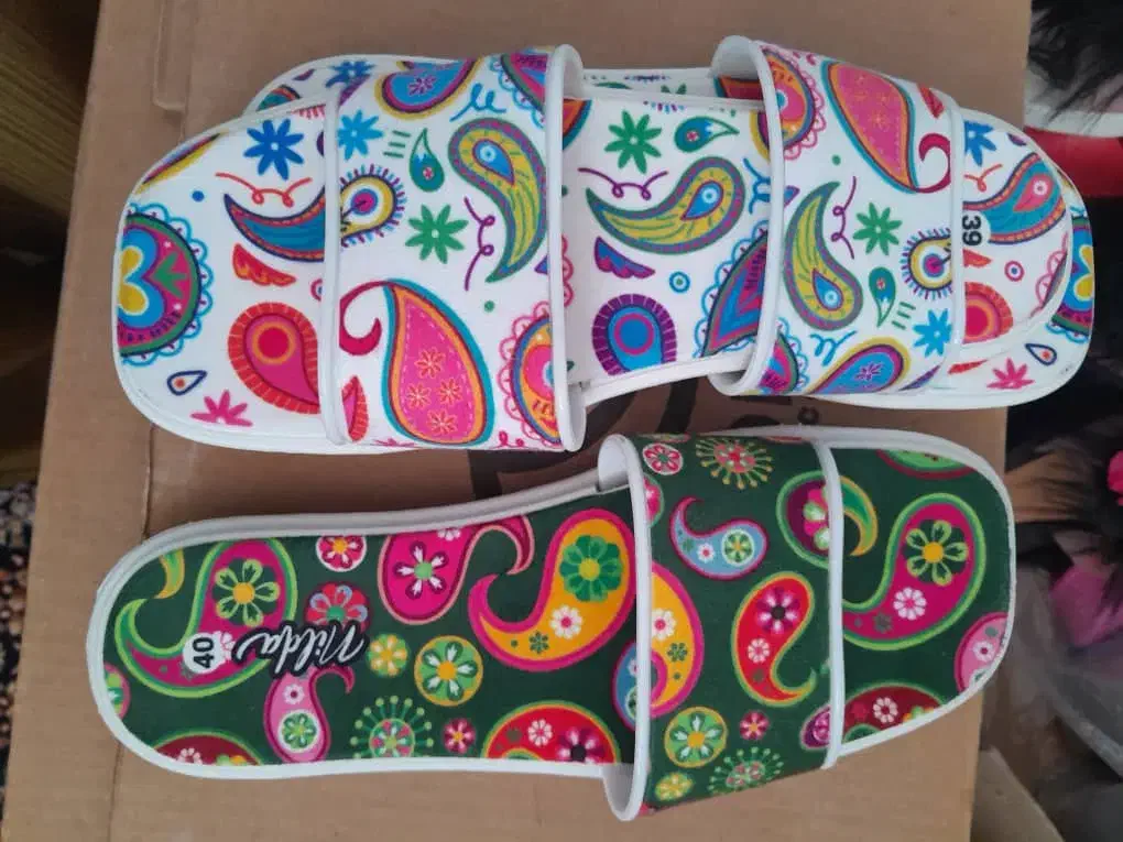 کفش|کیف، کفش، کمربند|شیراز, محراب|دیوار