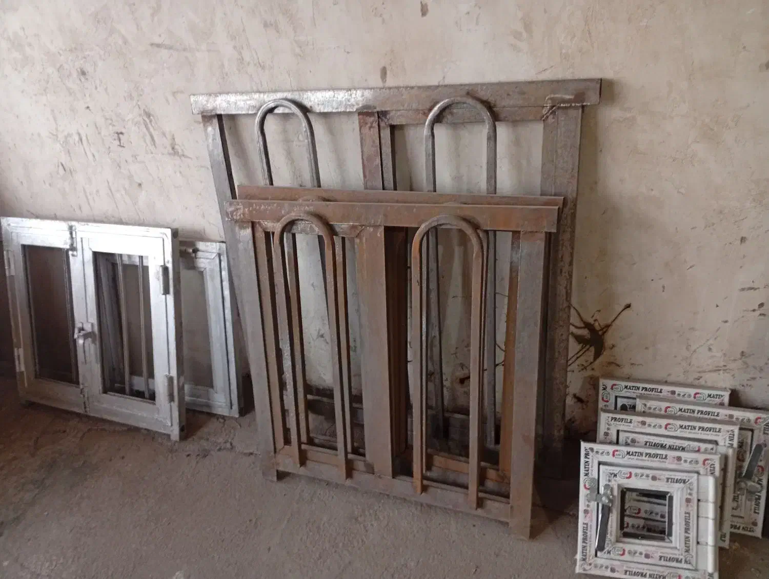 پنجره و دریچه به قیمت خرید(عمده)|مصالح و تجهیزات ساختمان|خوی, |دیوار