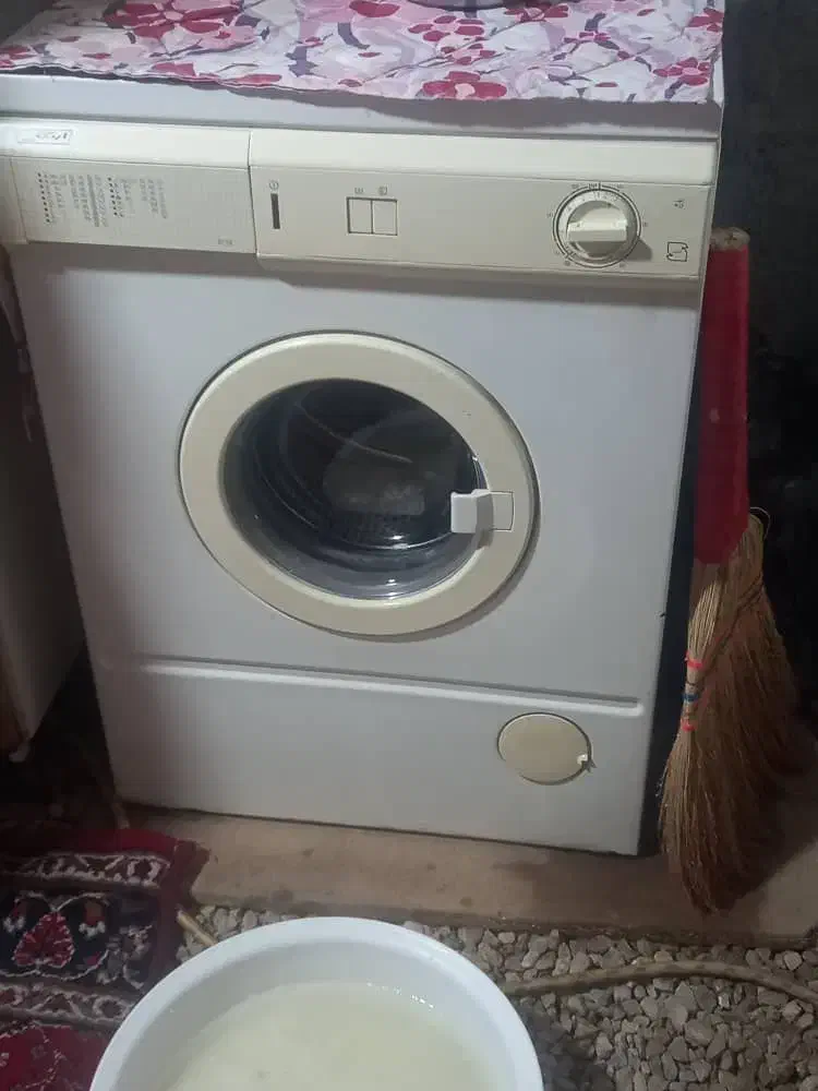 لباسشویی مارک ارج نو و سالم سالم بدون هیچ مشکلی|ماشین لباسشویی و خشک‌کن لباس|مرودشت, فرهنگ|دیوار