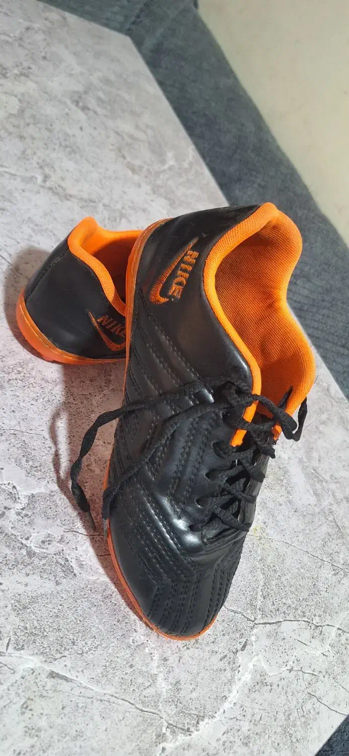 کفش ورزشی استوک دار مخصوص فوتبال|کیف، کفش، کمربند|اهواز, سپیدار|دیوار