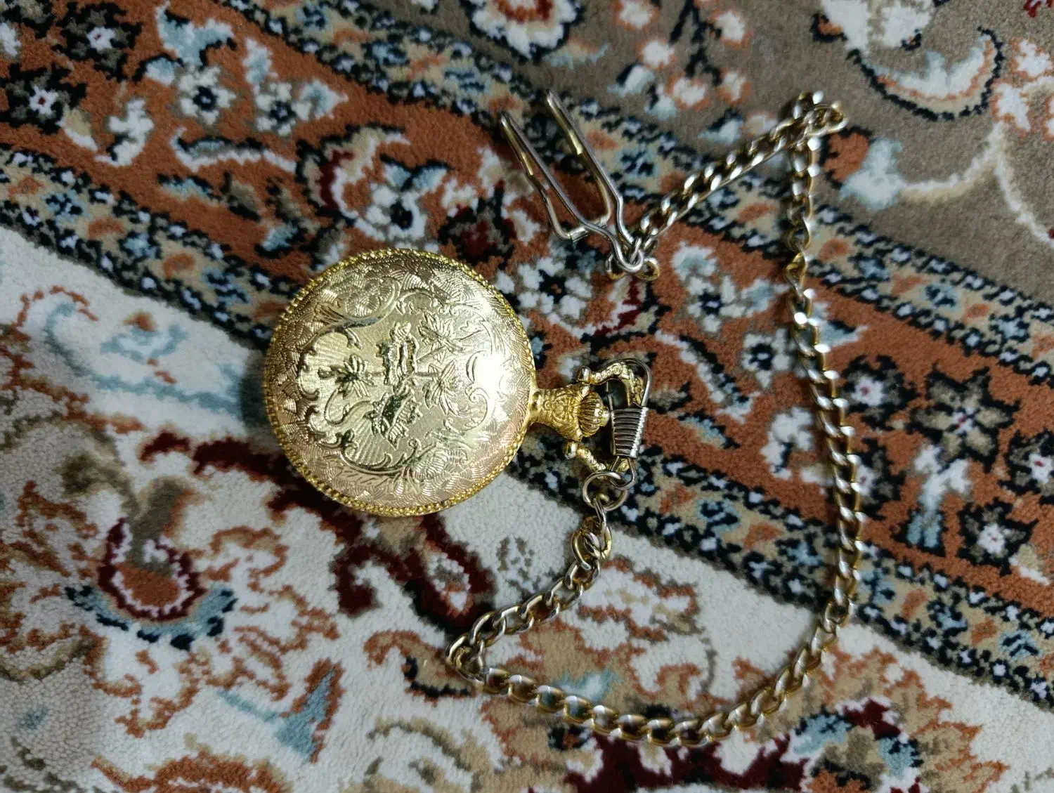 ساعت|ساعت|کرج, بنیاد|دیوار