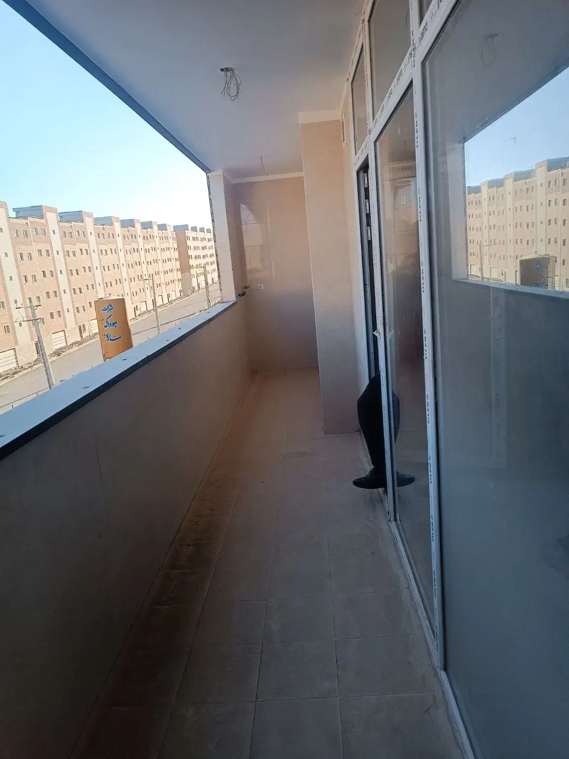 آپارتمانی با تراس بزرگ غرق نور|فروش آپارتمان|شهرکرد, |دیوار