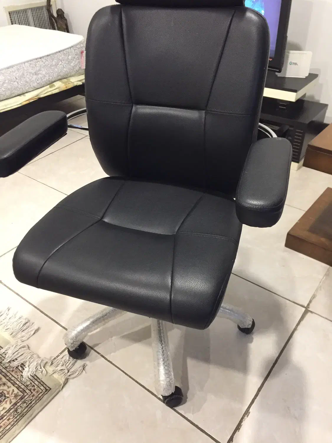 صندلی اداری در حد نو یک ماه استفاده شده|دفتر کار|گرمدره, |دیوار