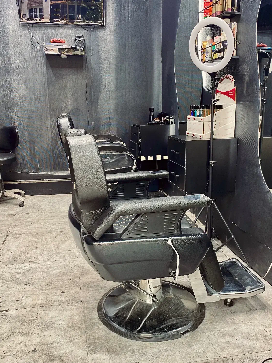 استخدام آرایشگر ماهر مردانه (اجاره صندلی)|استخدام درمانی، زیبایی، بهداشتی|تهران, هفت چنار|دیوار