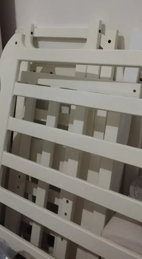 گهواره و تخت کنار مادر|تخت و صندلی بچه|اندیشه, اندیشه فاز ۱|دیوار