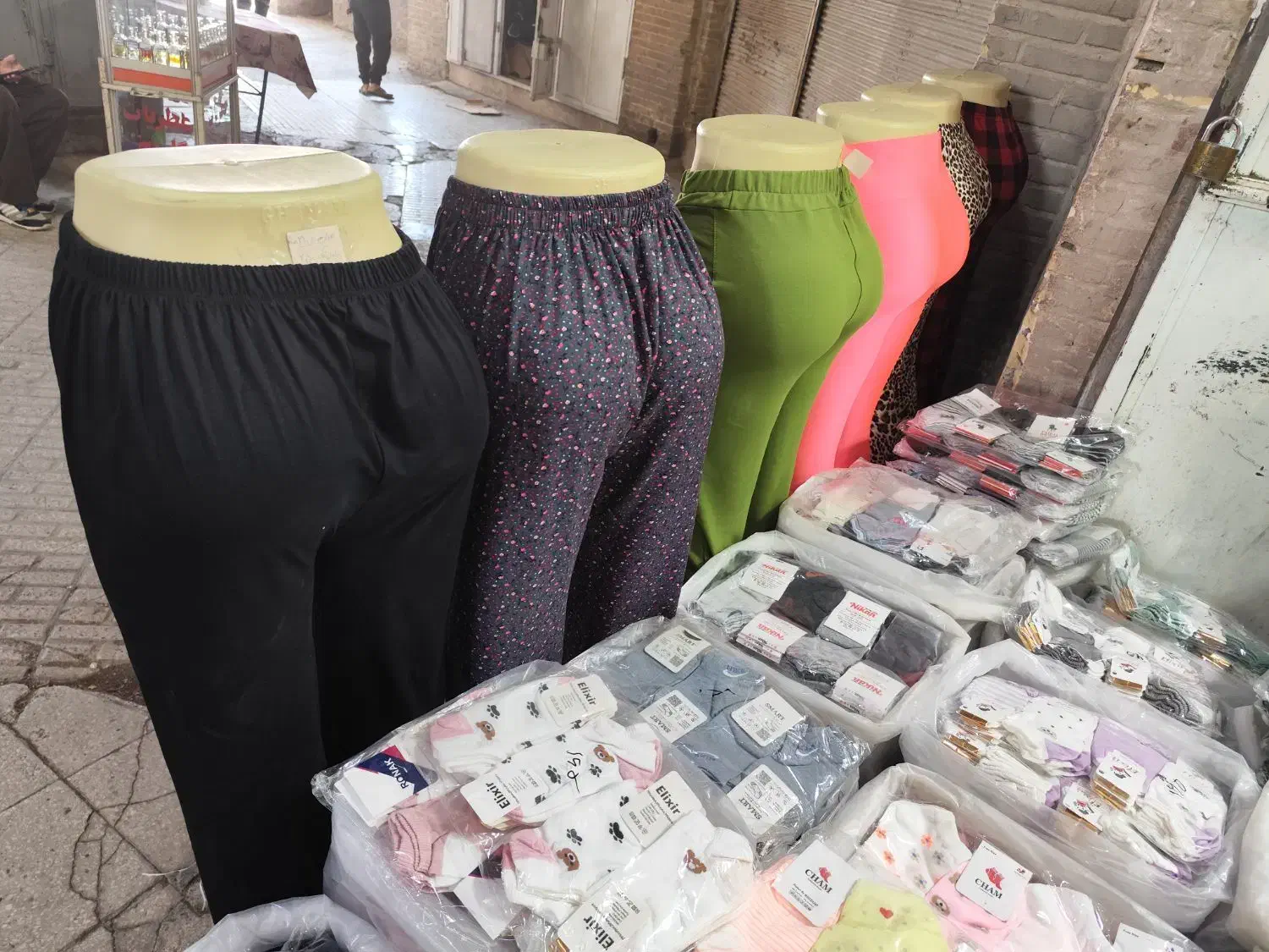 مانکن پا|لباس|کرمانشاه, |دیوار