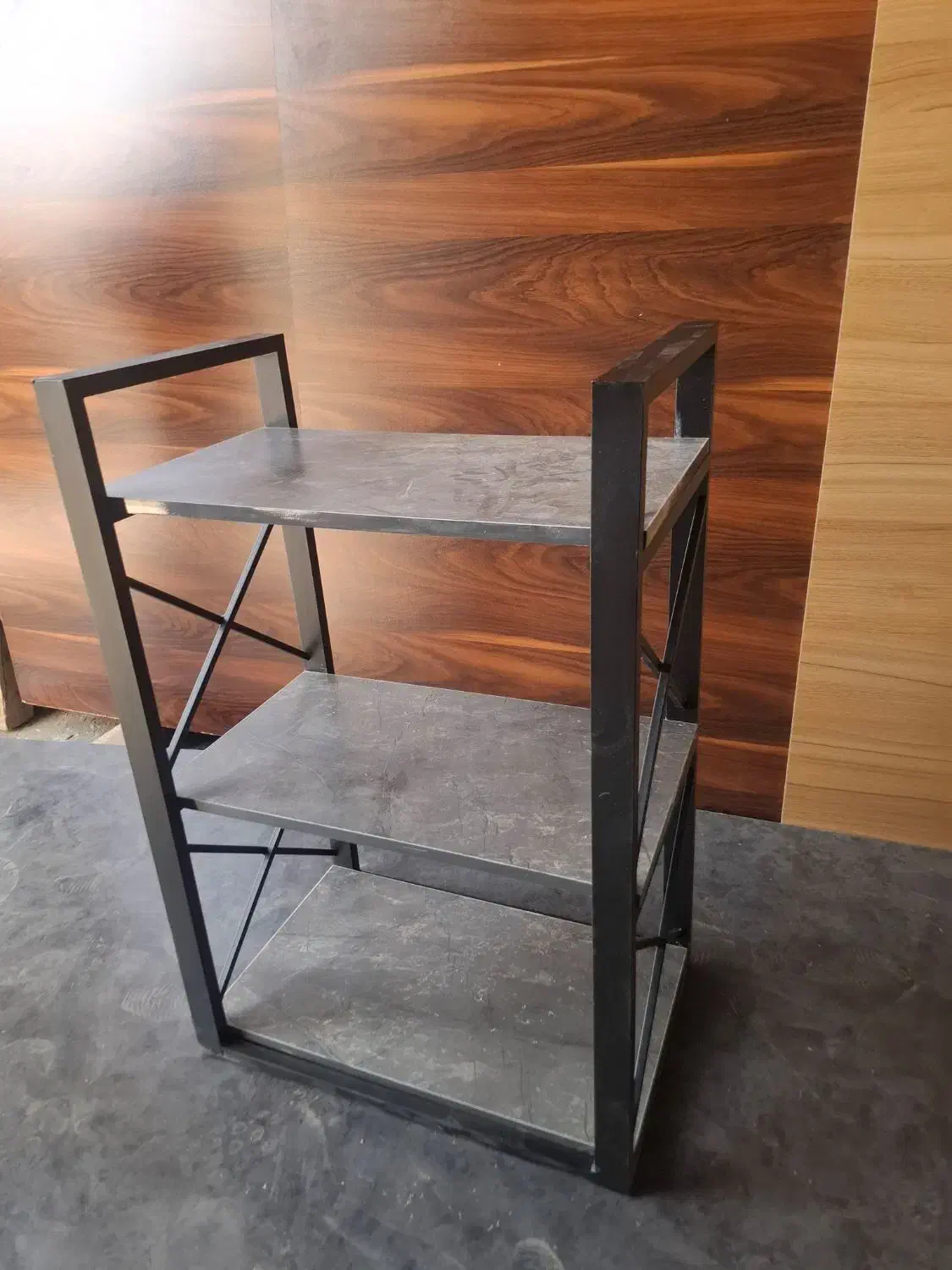 مدل ۷۱ دکوری شلف استند کنار سالنی تولیدی|کتابخانه، شلف، قفسه‌های دیواری|تهران, یافت آباد جنوبی|دیوار