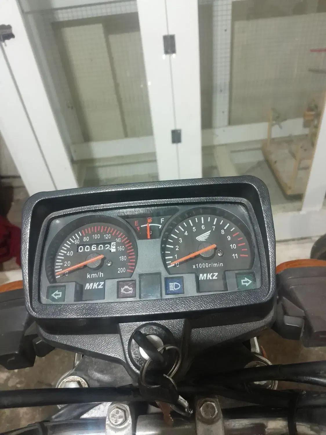 کیلومتر موتور سیکلت در حد نو|موتورسیکلت|میانه, |دیوار