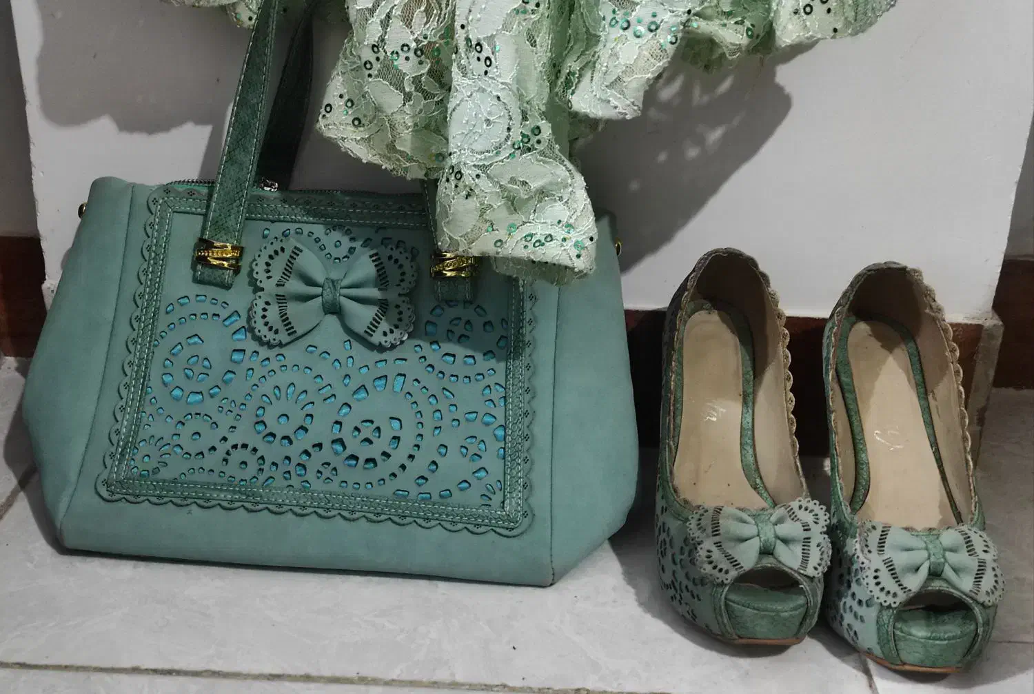 کیف و گفش|کیف، کفش، کمربند|لنگرود, |دیوار