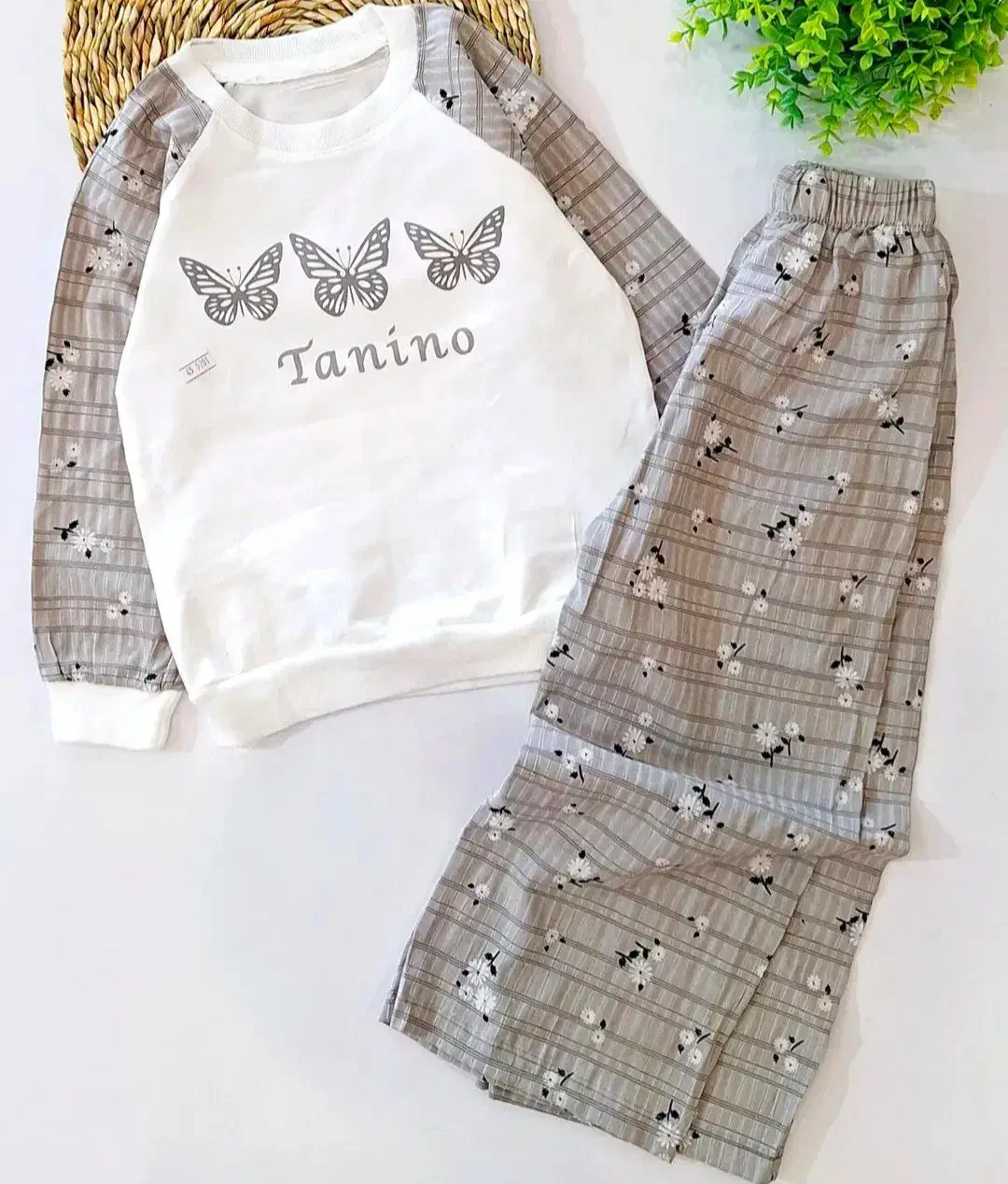 پوشاک بچگانه|کفش و لباس بچه|ابرکوه, |دیوار