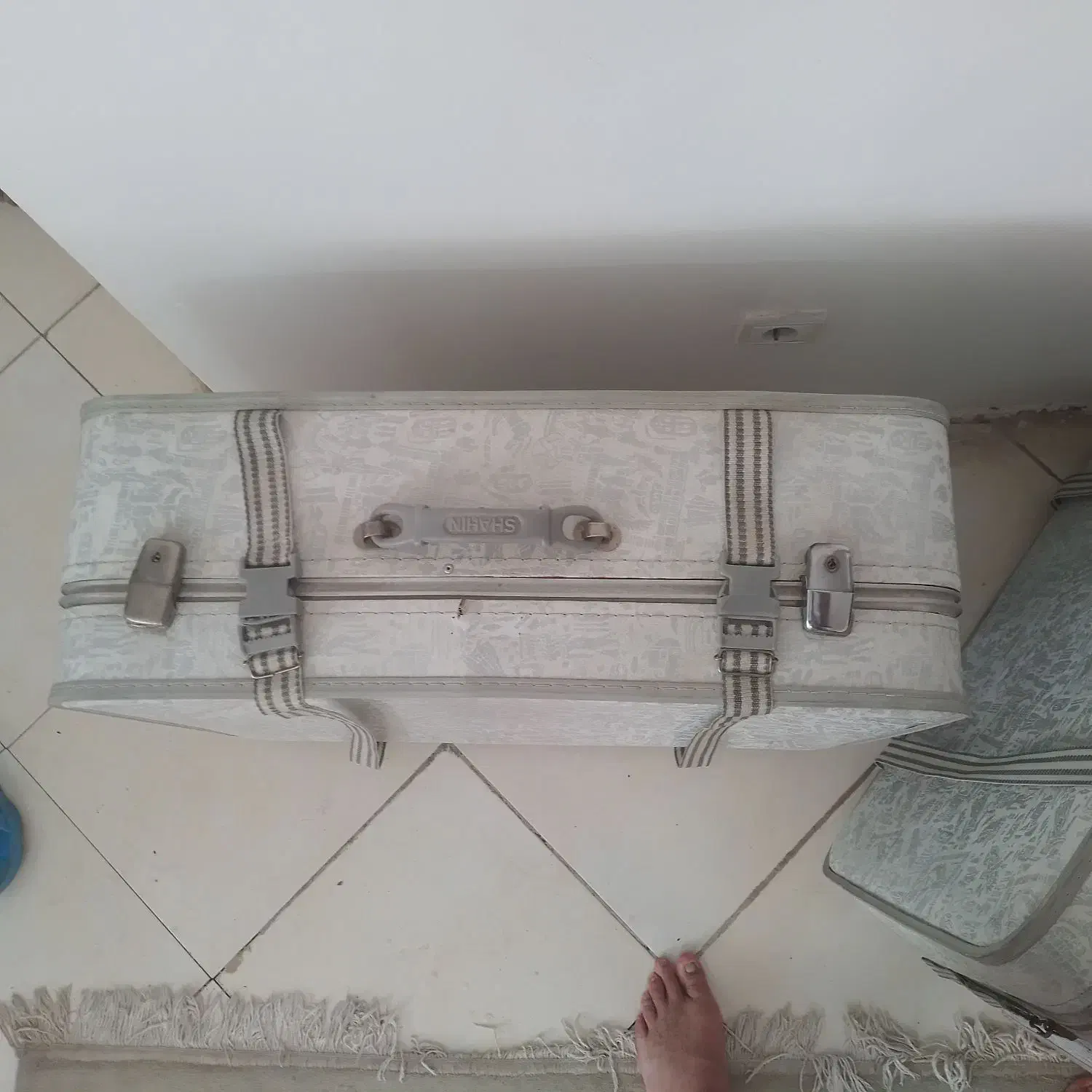 چمدان|کیف، کفش، کمربند|فولادشهر, مسکن مهر فولادشهر|دیوار